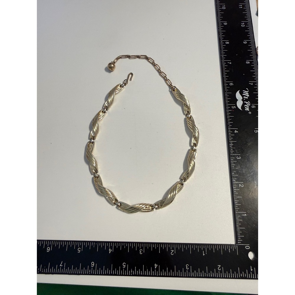 Lisner Vintage‎ Gold Tone Textured Twist Link Choker Necklace J-Hook Adjustable